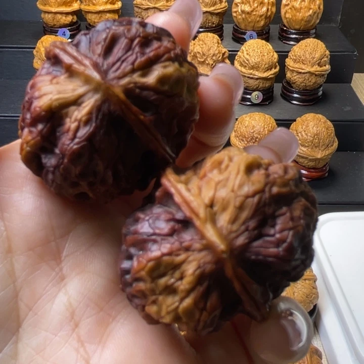 把件文玩核桃七彩皇冠40尺29Y