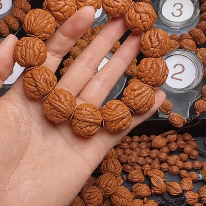 帅***哥桃核手串龙纹桃核