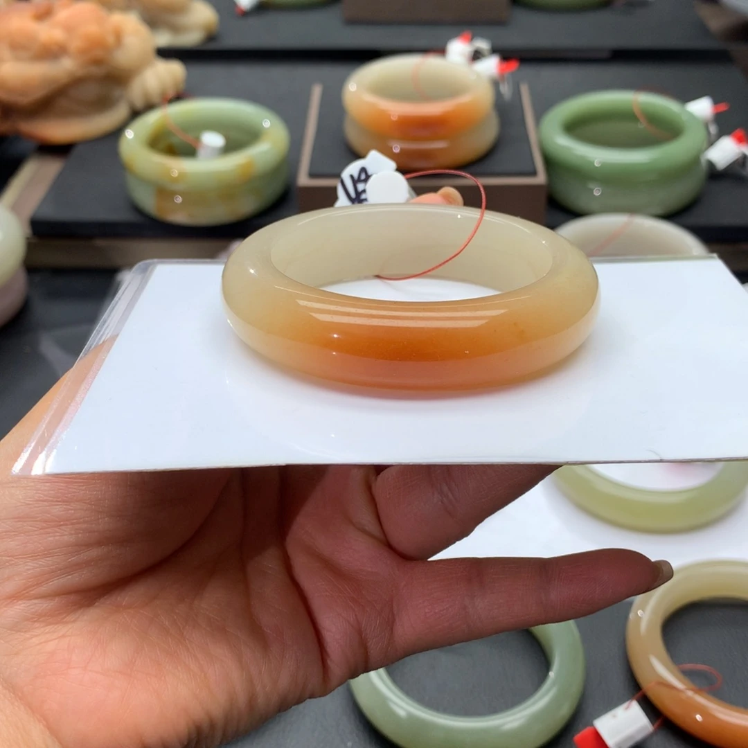 石英质玉未镶嵌手镯