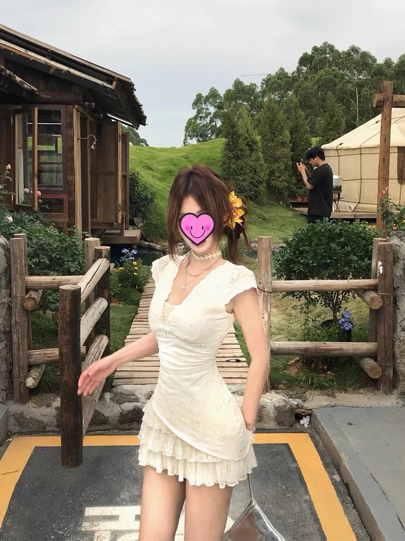 韩系假两件V领甜美纯欲蕾丝小飞袖连衣裙女夏季设计感收腰a字短裙