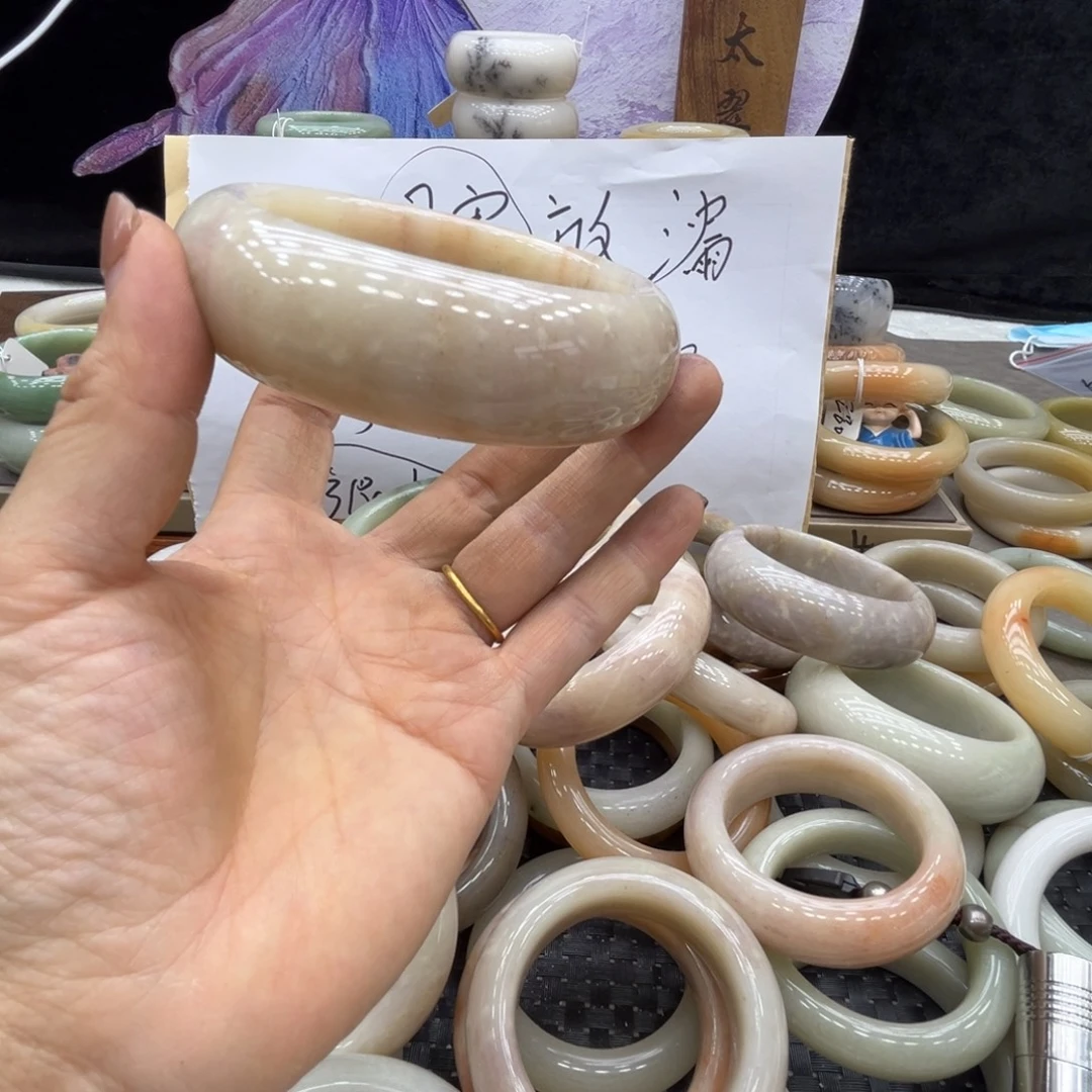青***筝石英质玉未镶嵌手镯
