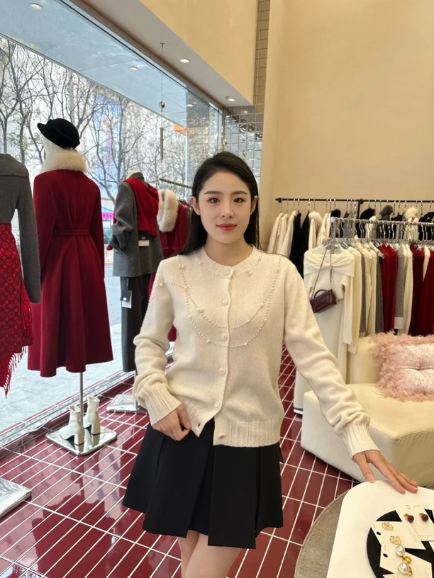 白色小香风毛衣开衫