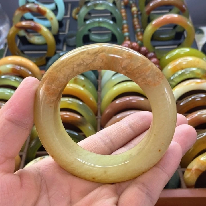 蛇纹石玉手镯未镶嵌夢****?