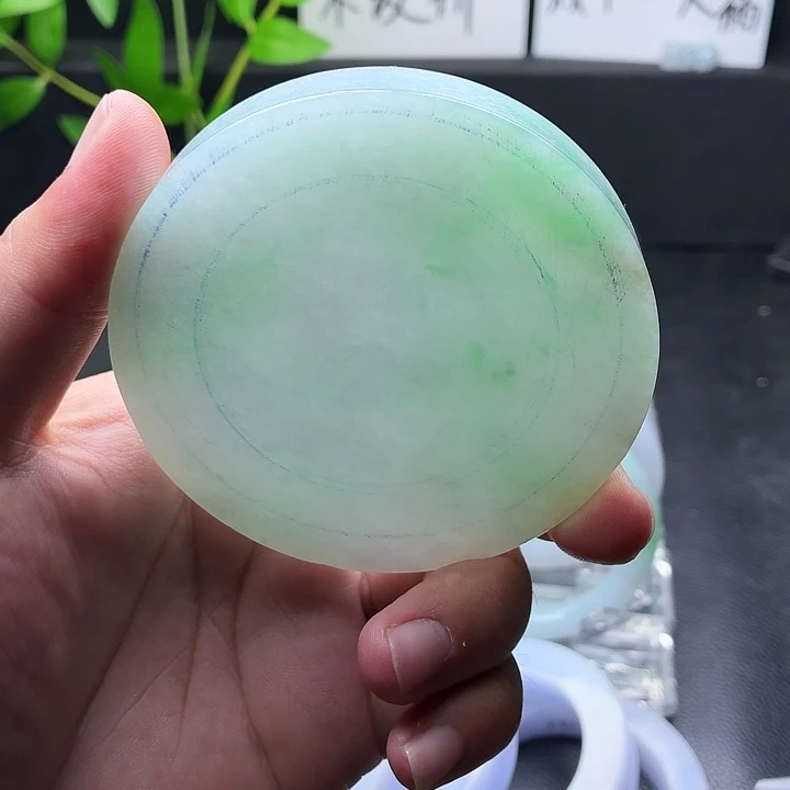 定制翡翠未镶嵌翡翠冰甜绿带镯心