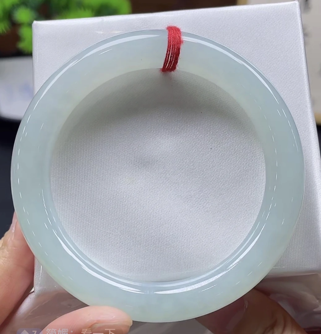 57圆条海蓝之谜翡翠手镯