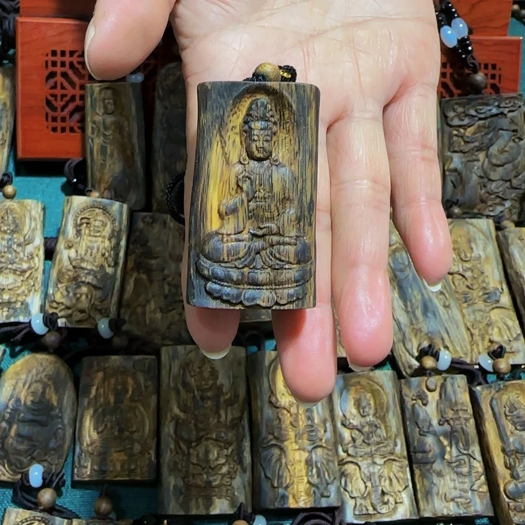 沉香吊坠L****6海南乌身圆叶白奇观音12.8克带绳