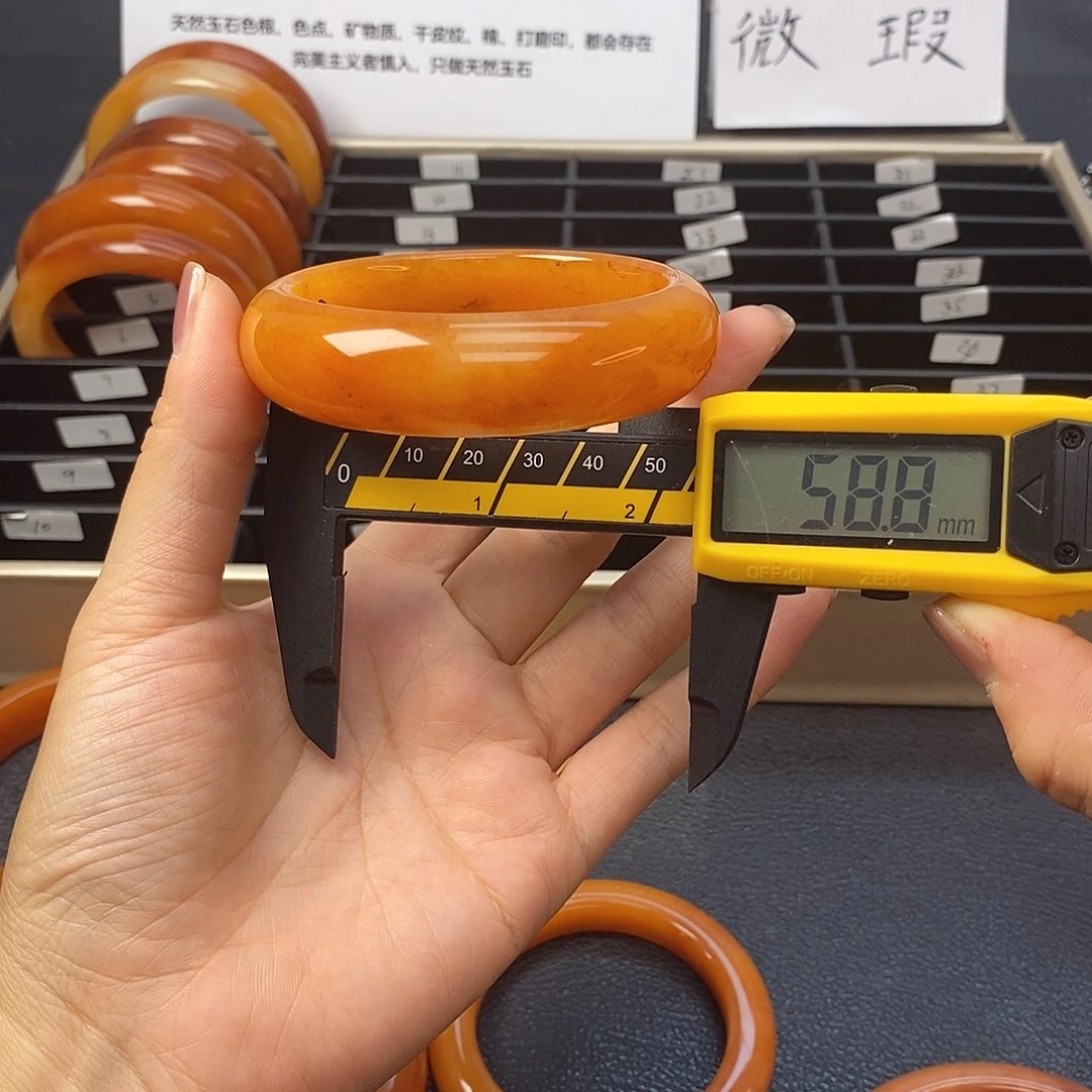 未镶嵌石英质玉（黄龙玉）手镯7号茄子山金沙老油红如血黄龙