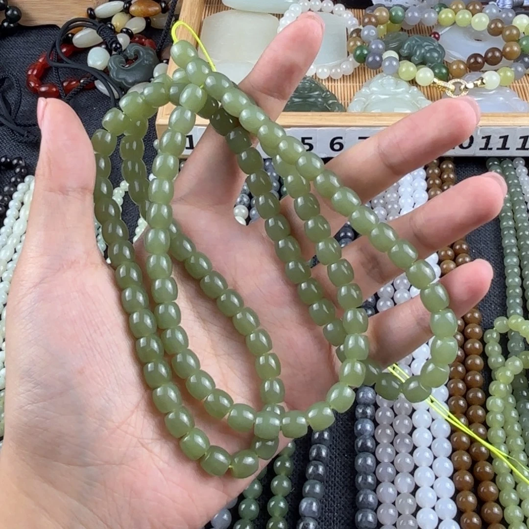 曾***去颈饰未镶嵌和田玉