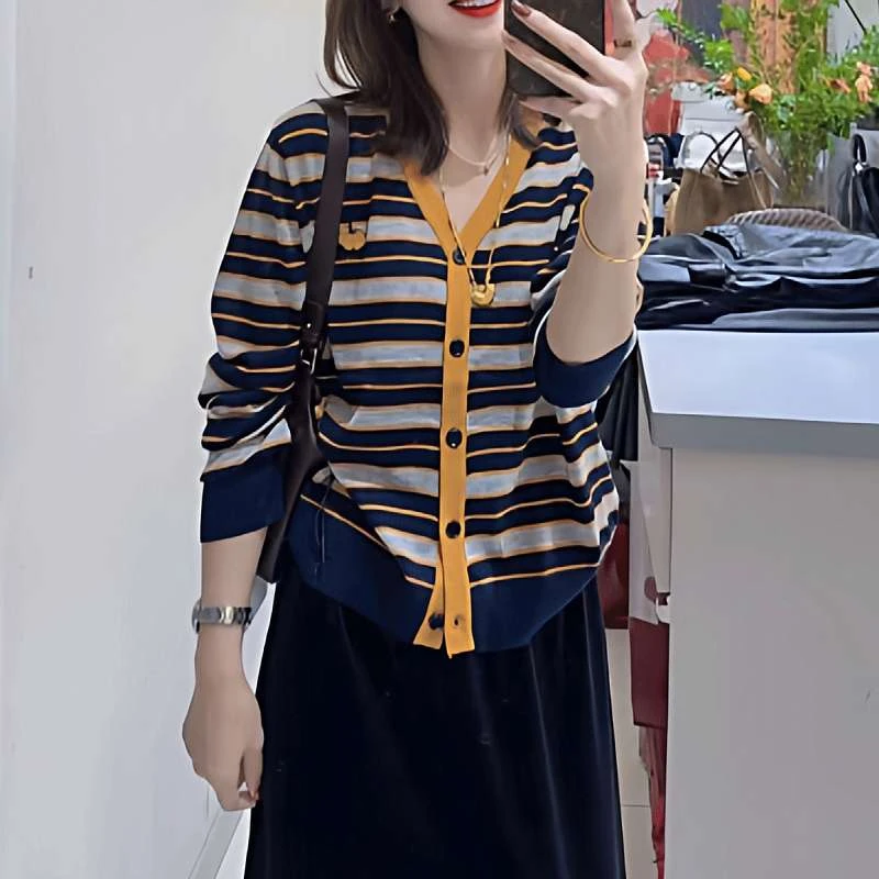 早秋穿搭v领条纹针织衫女2025新款大码胖MM时尚百搭洋气显瘦上衣