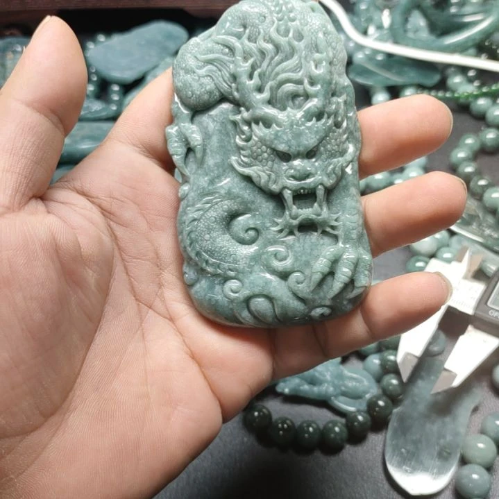 未镶嵌龙牌定制翡翠