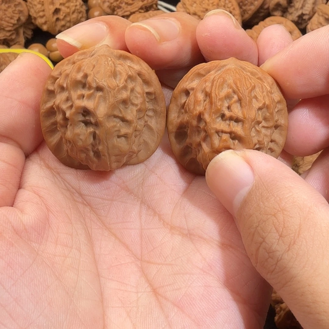 文玩核桃吊坠瓷娃娃