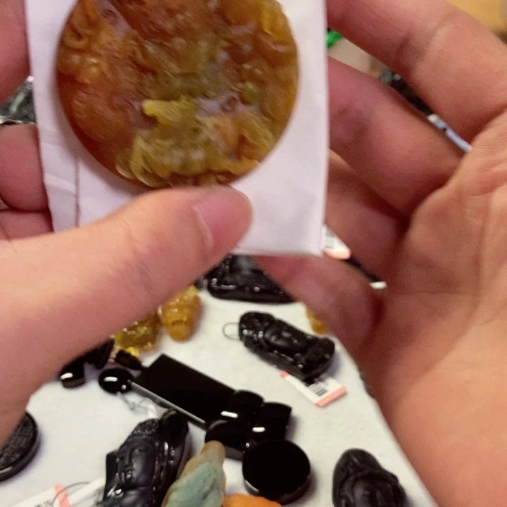 修***性翡翠未镶嵌颈饰翡翠