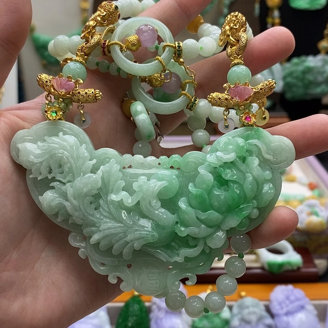 翡翠未镶嵌颈饰吊坠