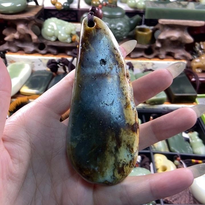 未镶嵌岫岩河磨玉(透闪石质玉)把件星*?
