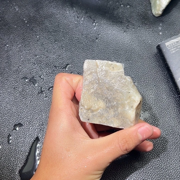 和田玉（糖玉）未镶嵌手镯