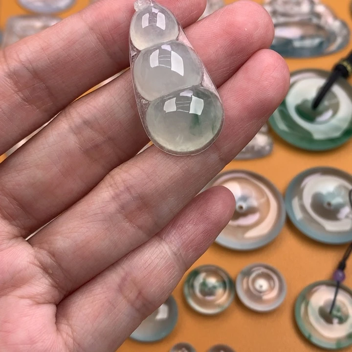 颈饰未镶嵌翡翠….