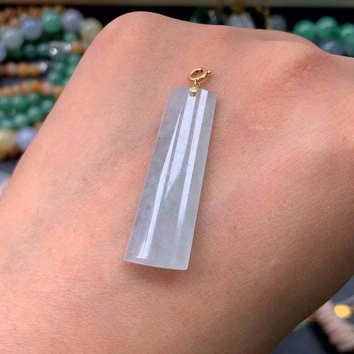 翡翠18K金镶嵌颈饰无事牌