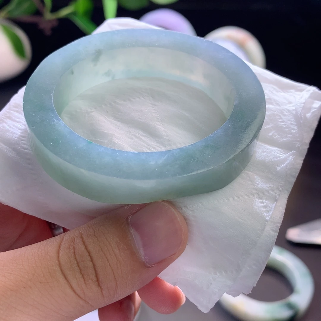 未镶嵌翡翠手镯定制翡翠
