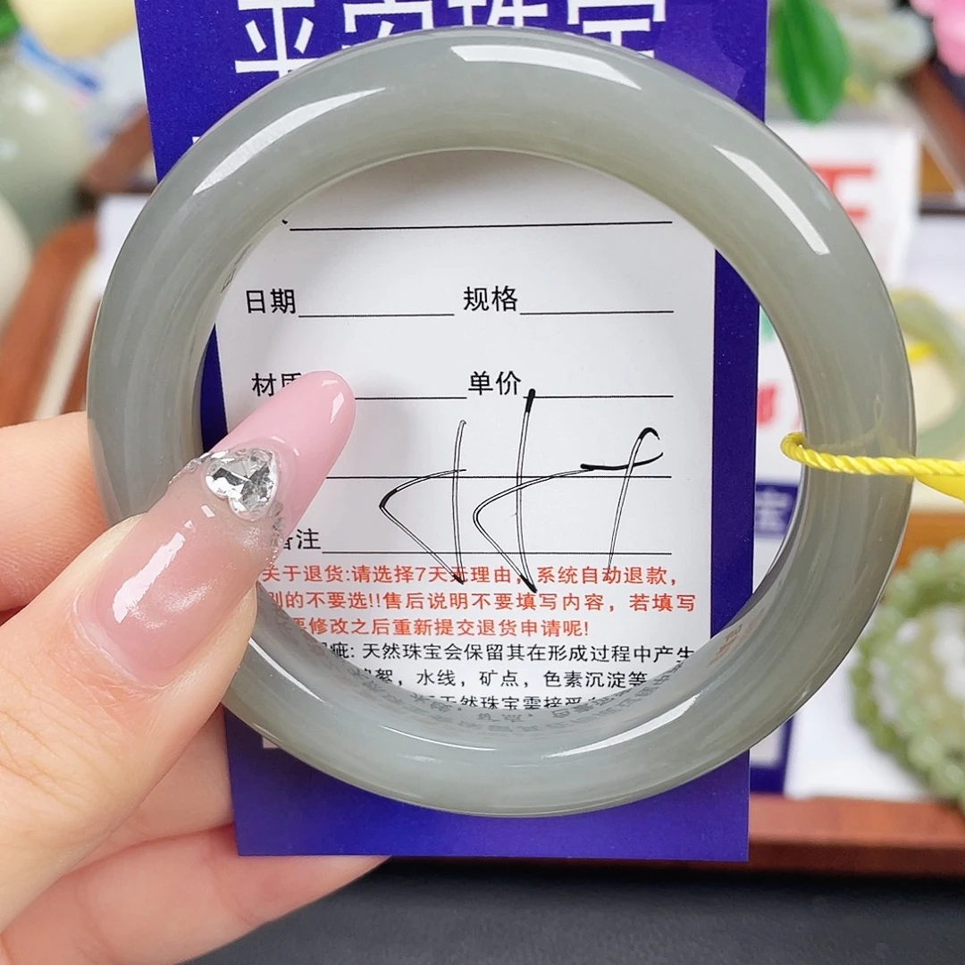 南***婠和田玉未镶嵌手镯