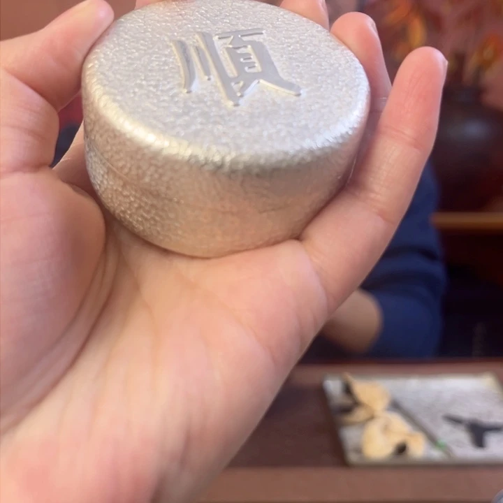 足银茶叶罐手工捶打