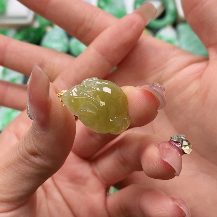 翡翠颈饰未镶嵌吊坠