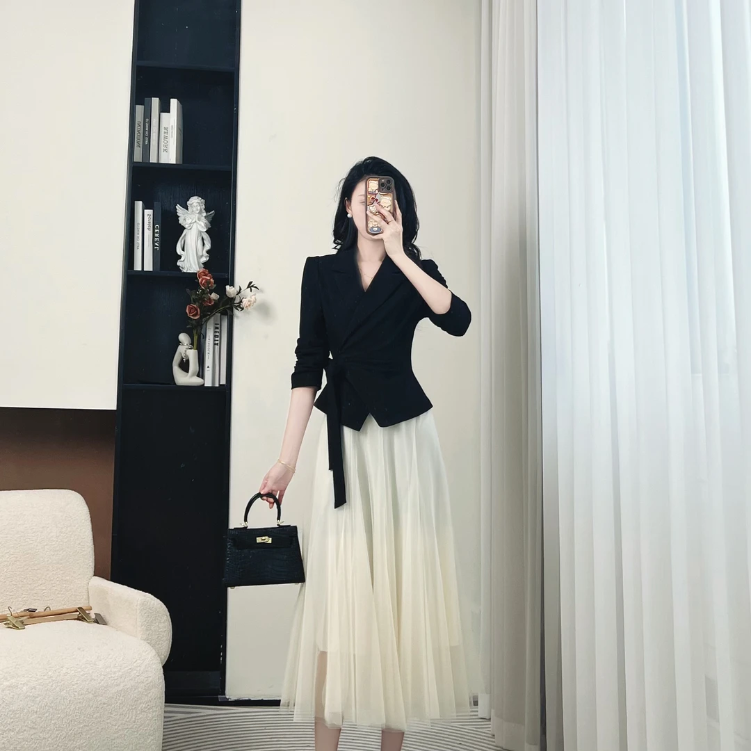 拉夏贝尔/25秋新时尚气质显瘦优美女神上衣+网纱半身裙 10284 LHD