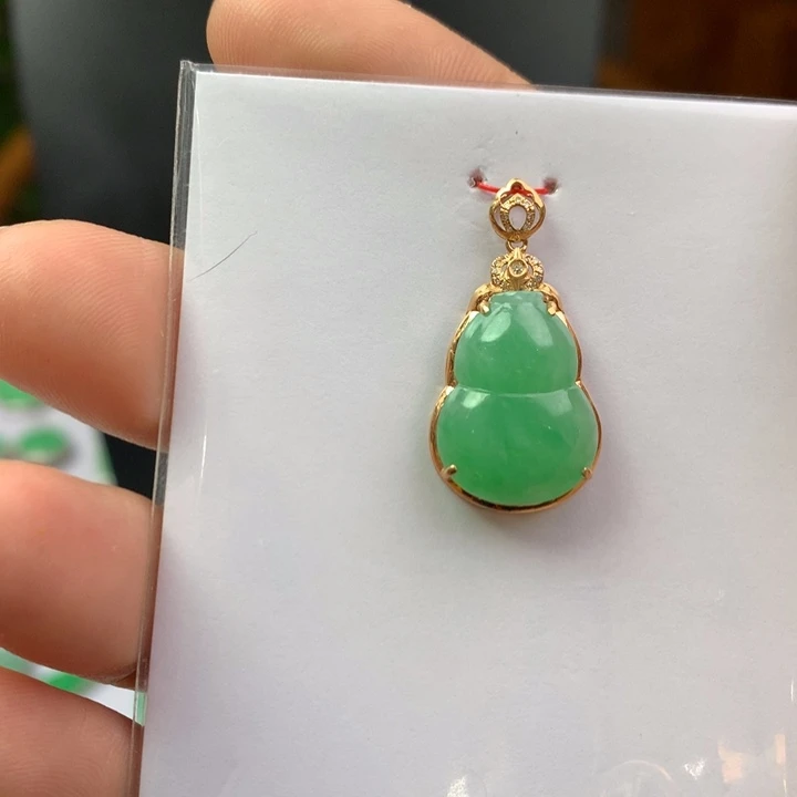 翡翠18K金镶嵌颈饰翡翠吊坠