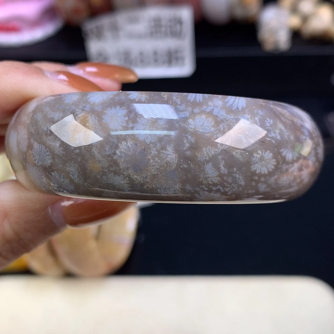 【闪购商品】颈饰未镶嵌硅化珊瑚（珊瑚玉）福利手镯52.3（37号）