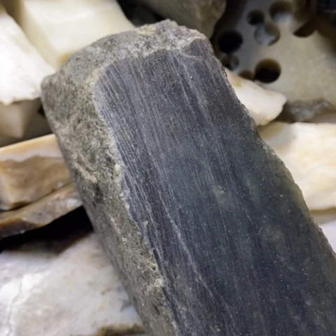 透闪石质玉未镶嵌珠宝半成品一**水