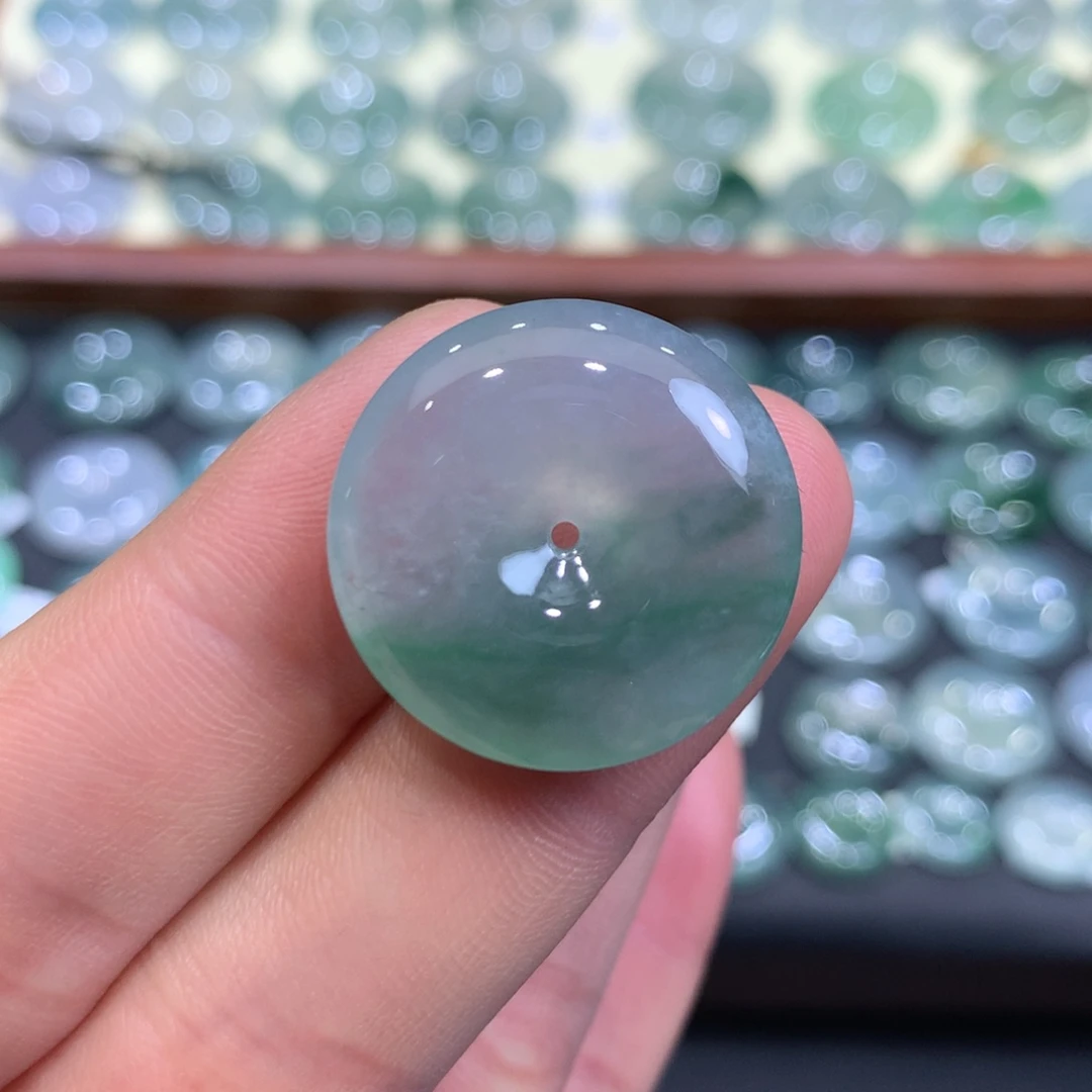 翡翠颈饰未镶嵌平安扣