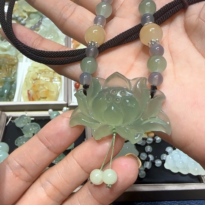 蛇纹石玉未镶嵌吊坠