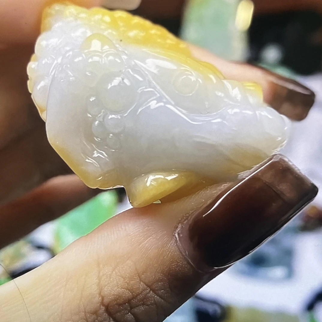 天然缅甸翡翠挂件貔貅