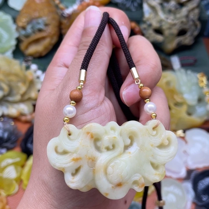 蛇纹石玉未镶嵌吊坠