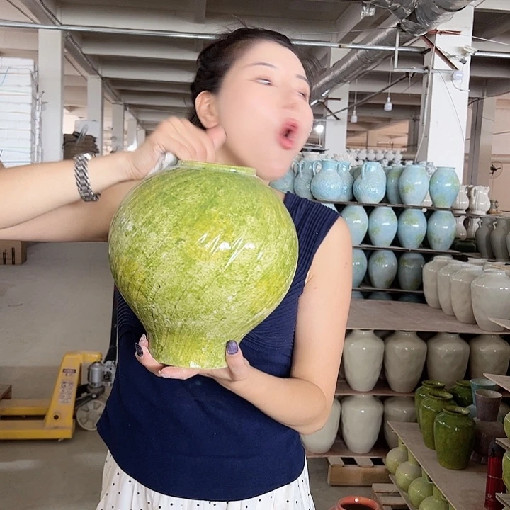 景德镇陶瓷花瓶高26口径10