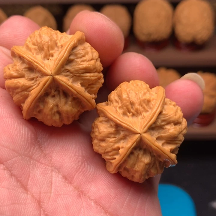 文玩核桃吊坠四棱
