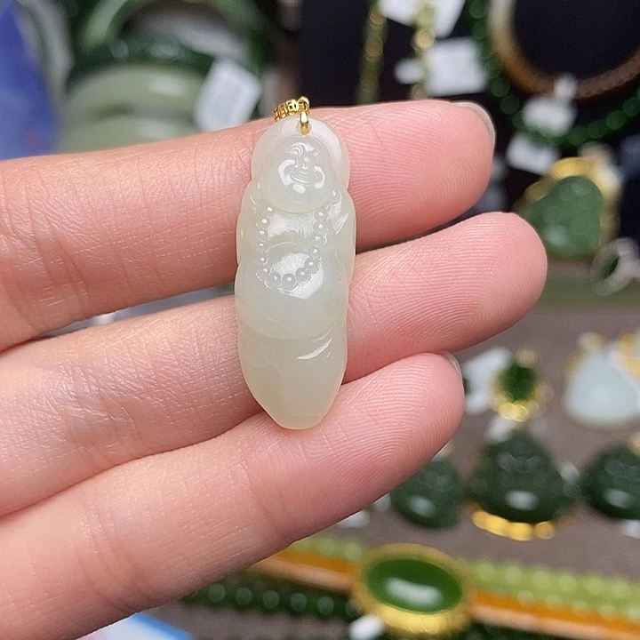 小***音和田玉18K金镶嵌颈饰