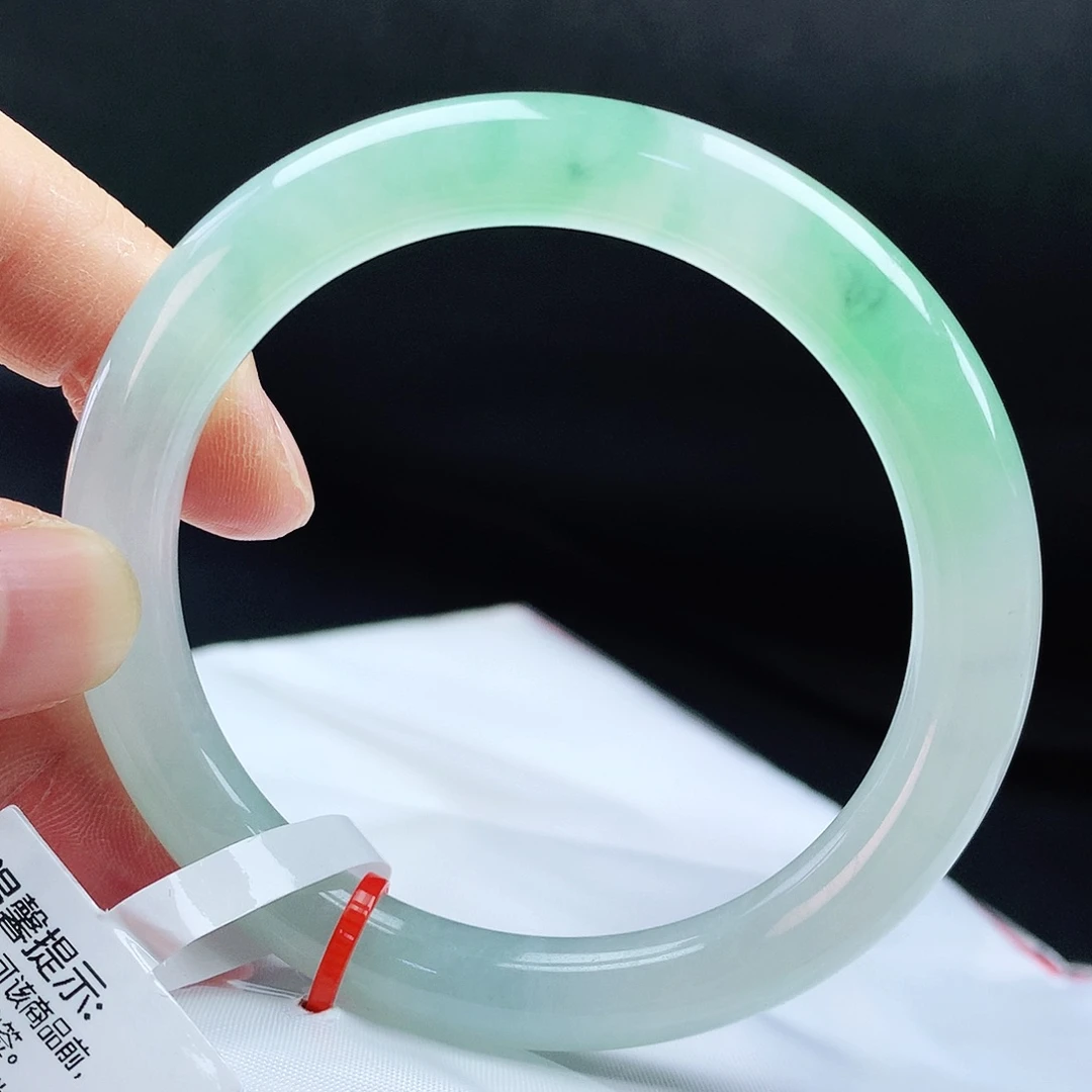 翡翠手镯未镶嵌53圈