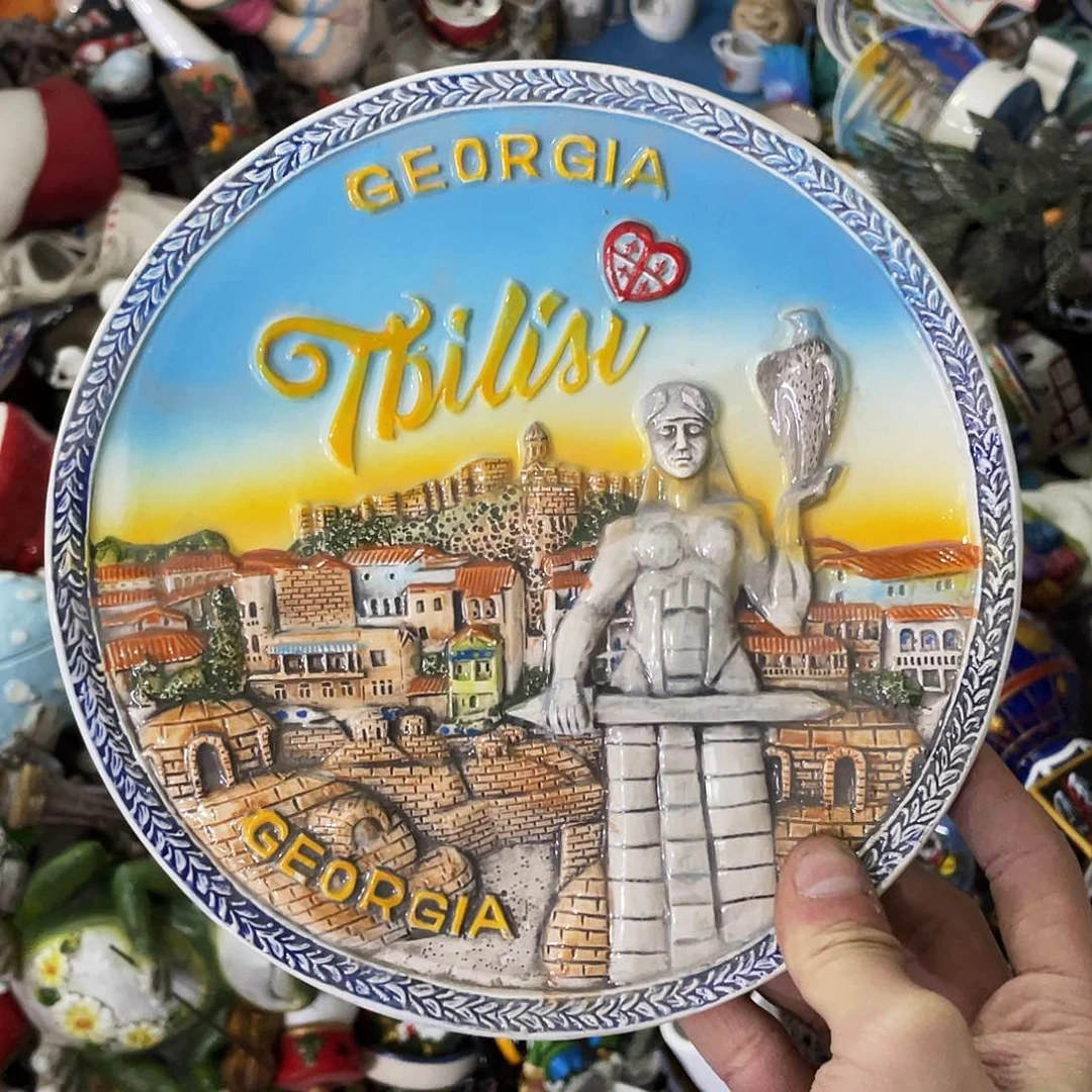 摆件   磕碰。封釉。     