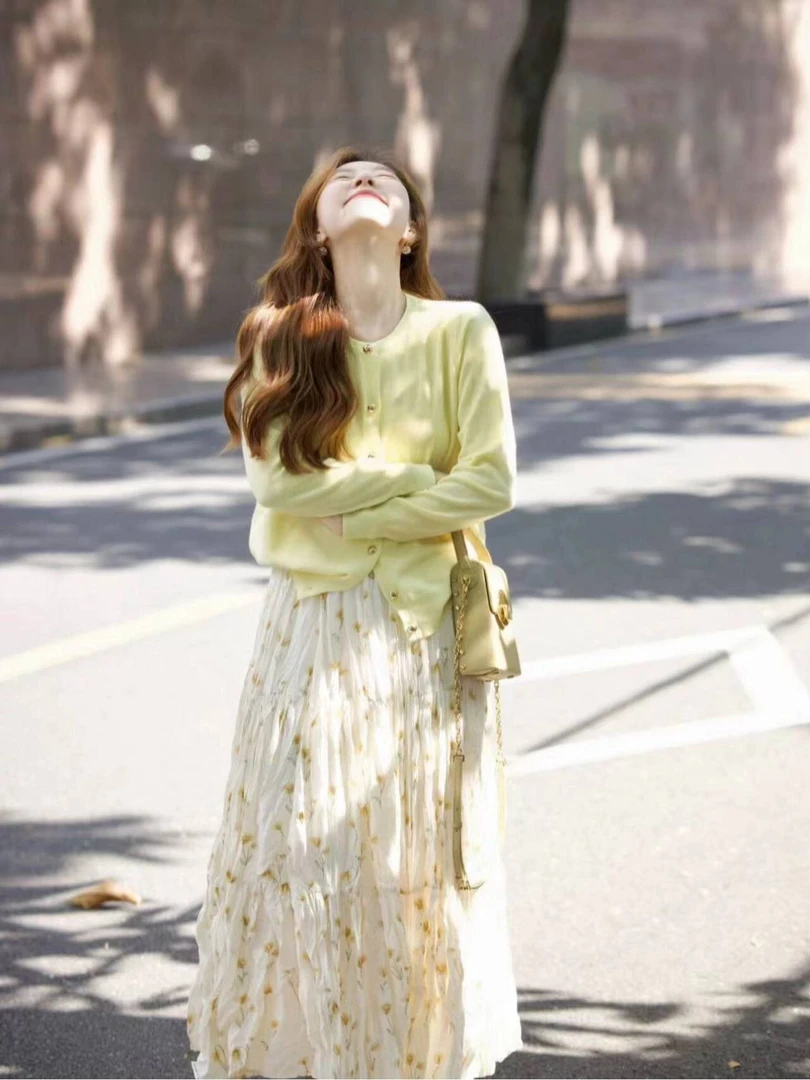 春装搭配一整套韩系氛围感穿搭独特漂亮针织开衫半身裙两件套装女