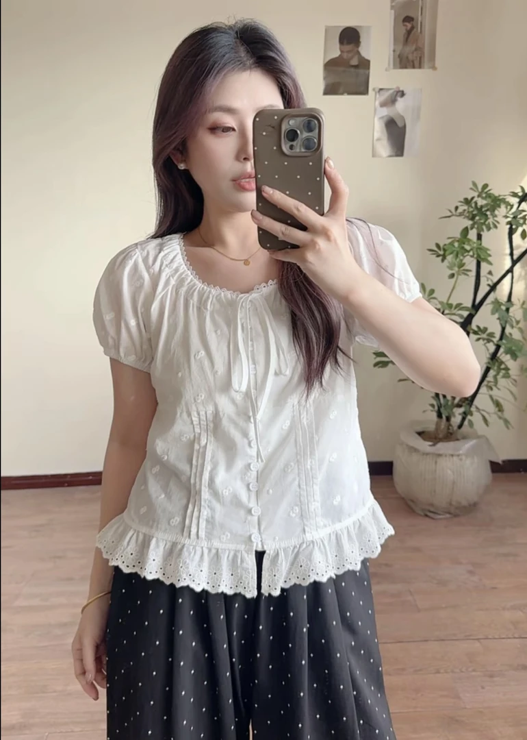 【少量现货】简约纯色刺绣蕾丝抽绳下摆花边衬衣