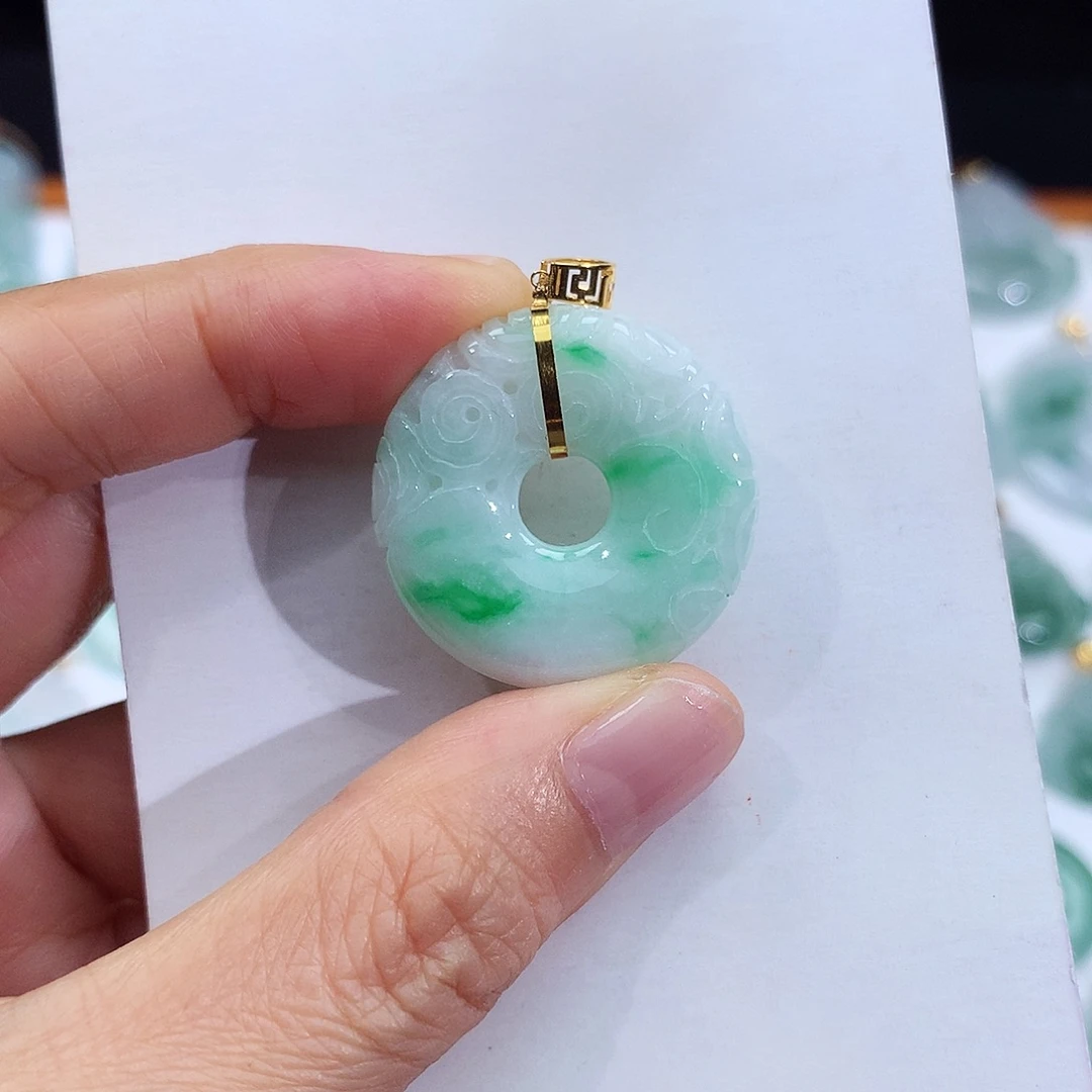 翡翠18K金镶嵌颈饰翡翠吊坠
