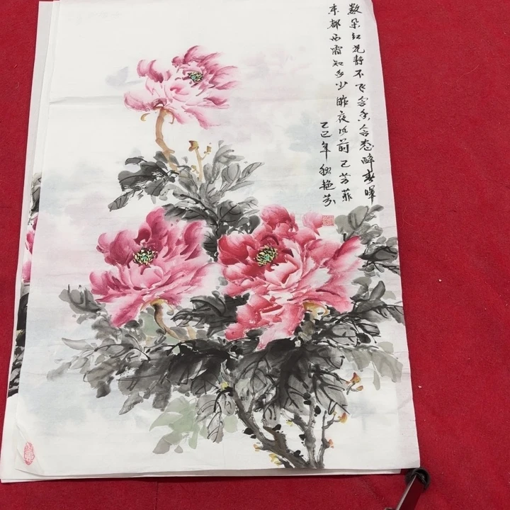 国画花鸟等图案为一体而得