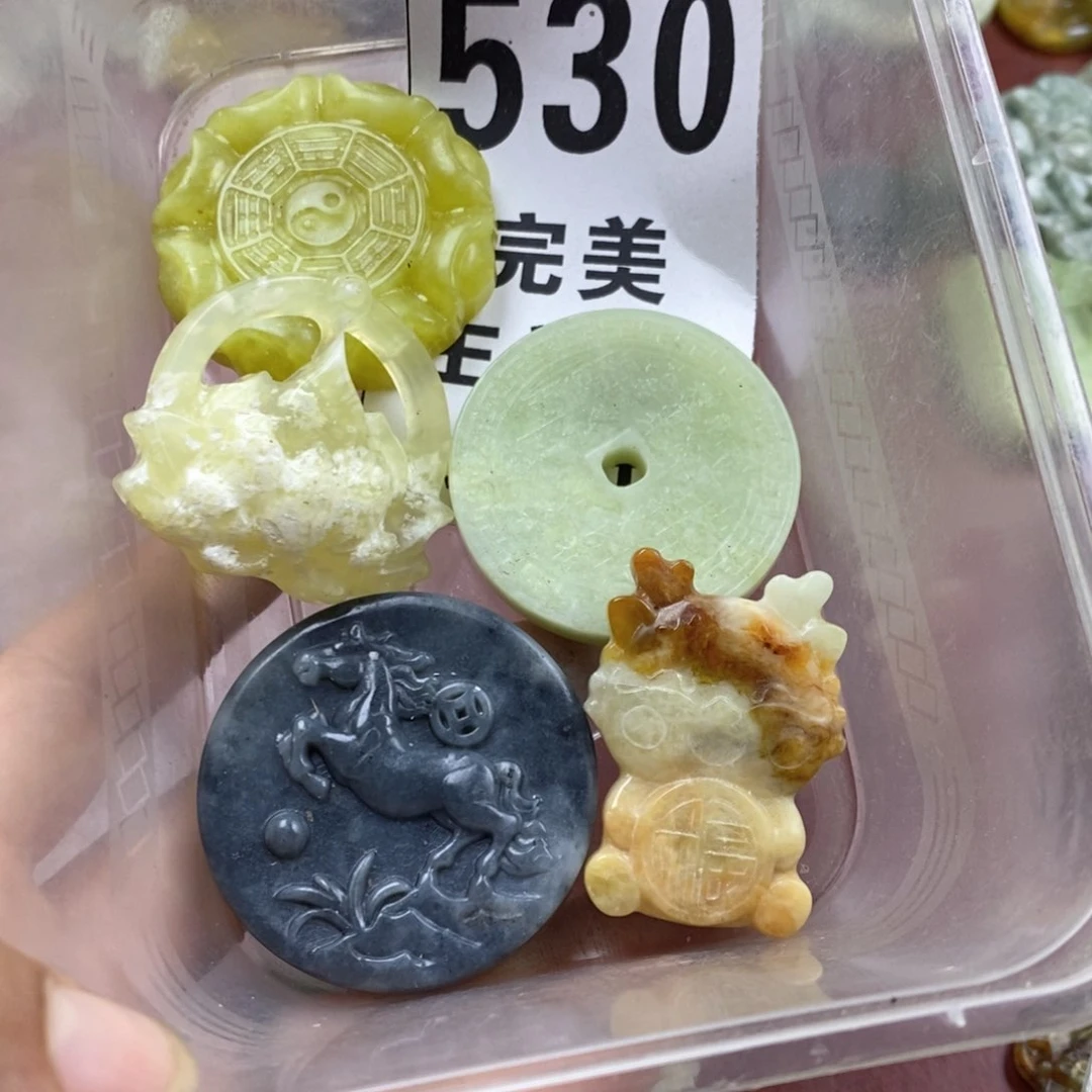 蛇纹石玉未镶嵌挂坠