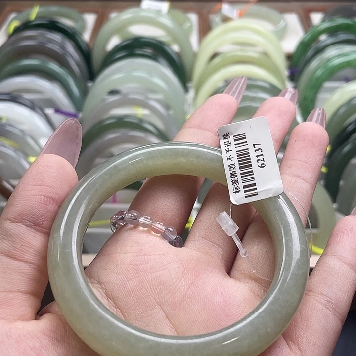 【闪购商品】未镶嵌手镯和田玉