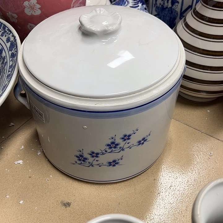 瓷片微瑕陶罐。。。。。。。。。。。。