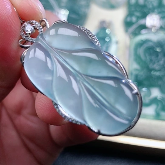 【闪购商品】翡翠颈饰银S925镶嵌天然翡翠