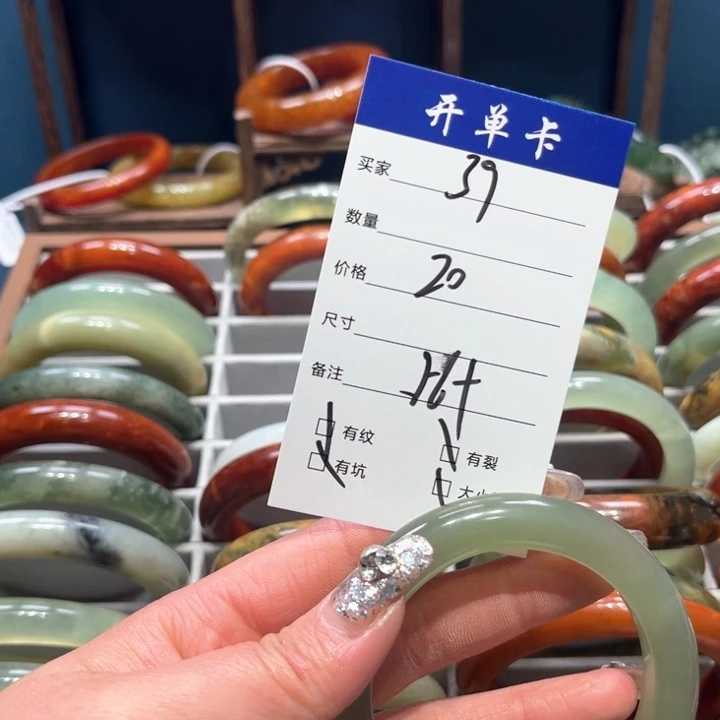 蛇纹石玉手镯未镶嵌紫**犀