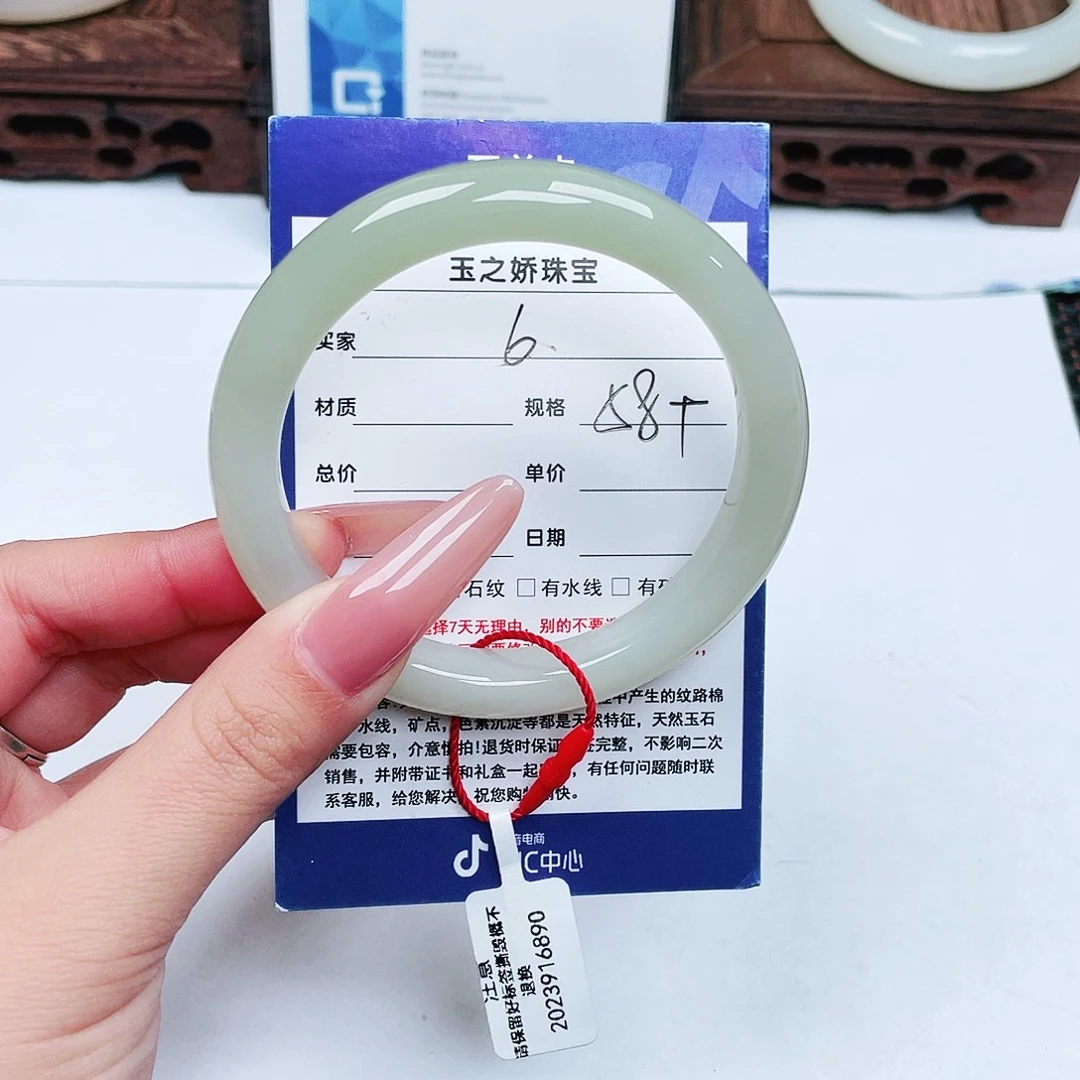 青***蛇和田玉未镶嵌手镯