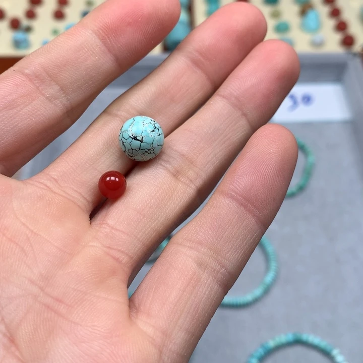 南红玛瑙配饰未镶嵌房****?