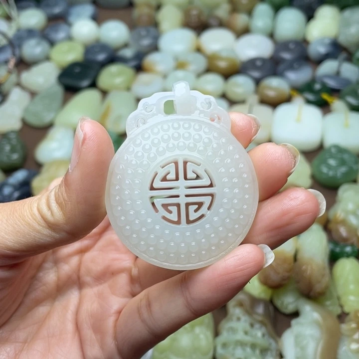 和田玉未镶嵌颈饰